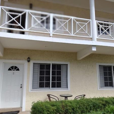 Club Caribbean Apartments Runaway Bay Eksteriør billede