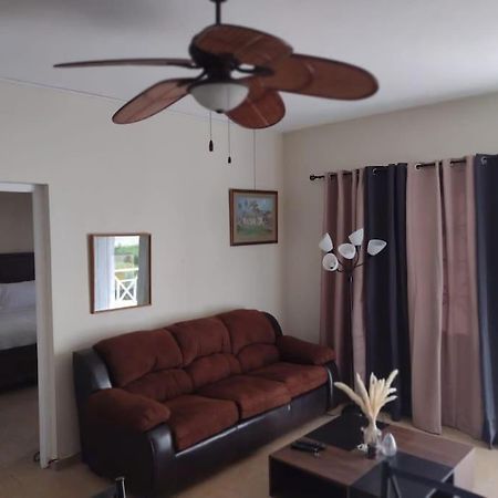 Club Caribbean Apartments Runaway Bay Eksteriør billede