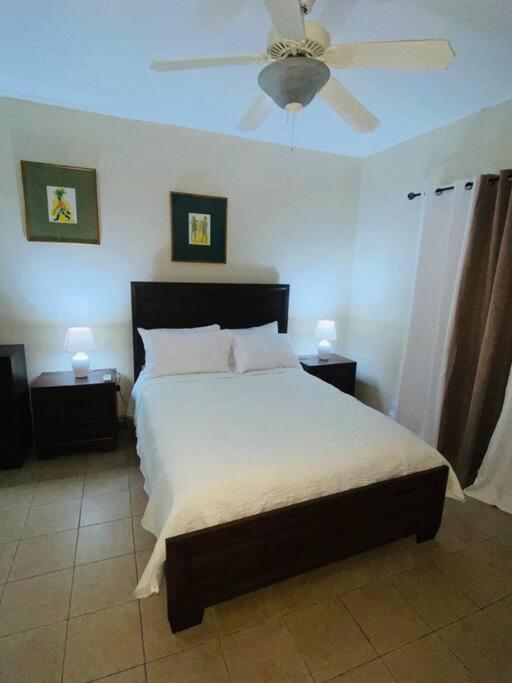 Club Caribbean Apartments Runaway Bay Eksteriør billede