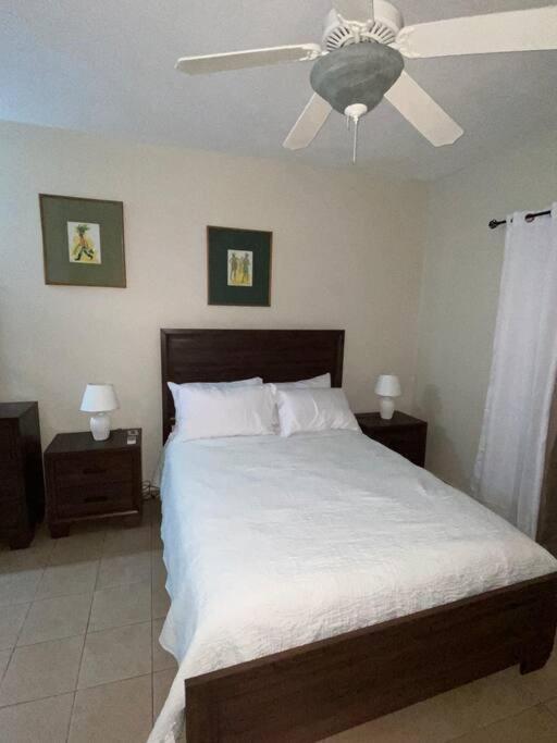Club Caribbean Apartments Runaway Bay Eksteriør billede