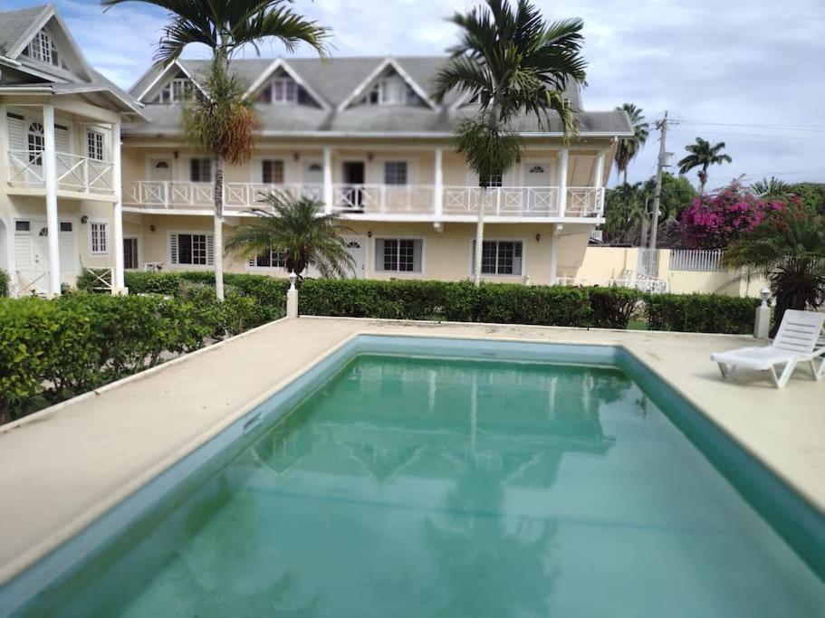 Club Caribbean Apartments Runaway Bay Eksteriør billede