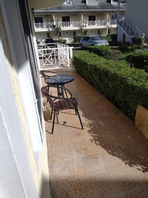 Club Caribbean Apartments Runaway Bay Eksteriør billede